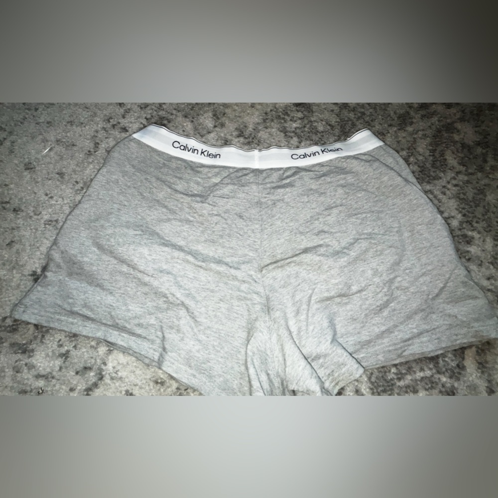 Calvin Klein Sleepwear Gray Logo Waistband Shorts Size: Large
